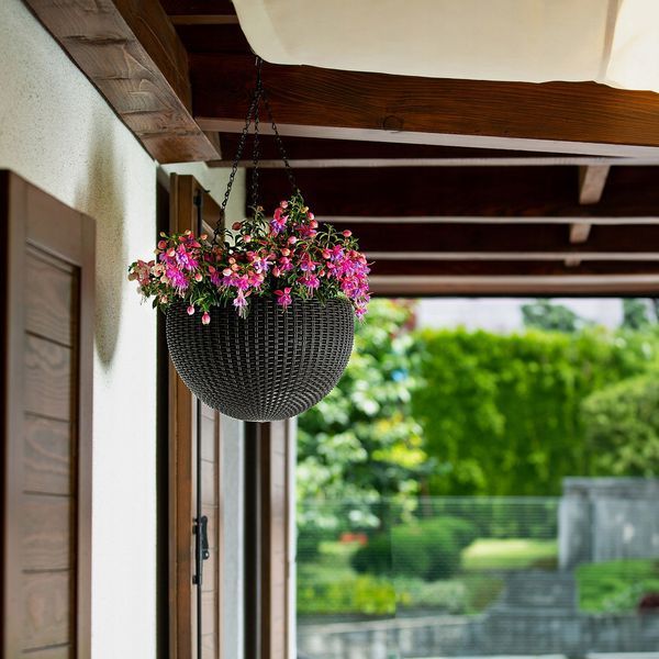 Горшок для растений Keter Rattan hanging sphere с цепками подвесной, темно-коричневый, 8,6 л 7290106924567 фото